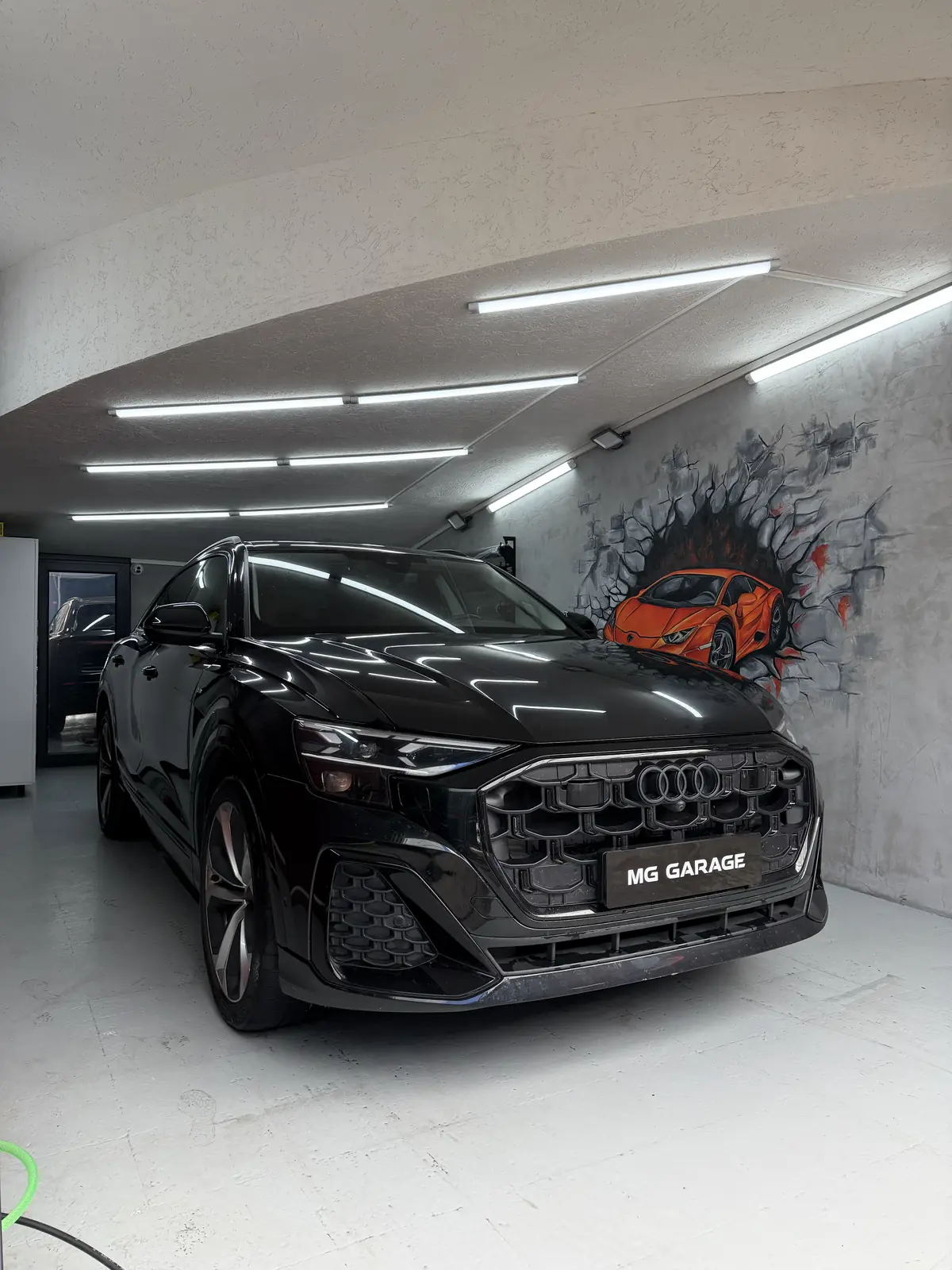 Maslak MG Garage atölyesinde siyah Audi Q8 koruma uygulaması