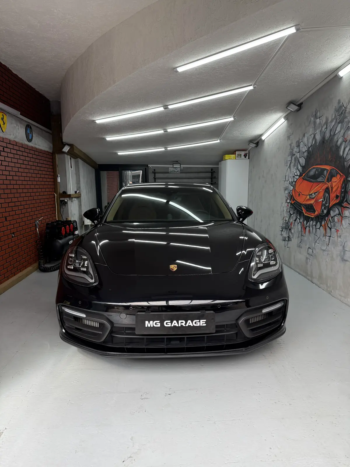 Maslak MG Garage atölyesinde siyah Porsche Panamera koruma uygulaması